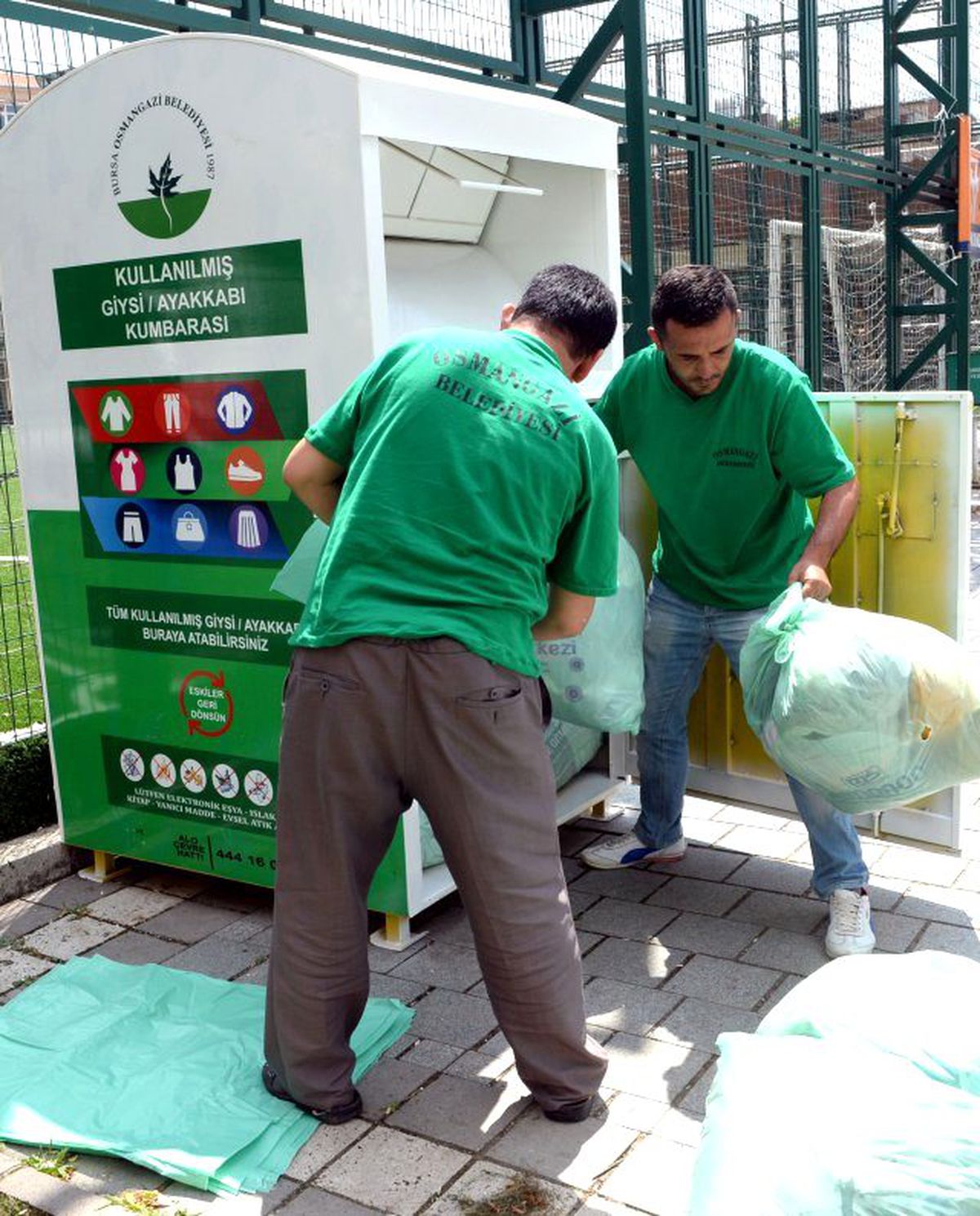Giysi Kumbaraları Mutluluk Dağıtıyor