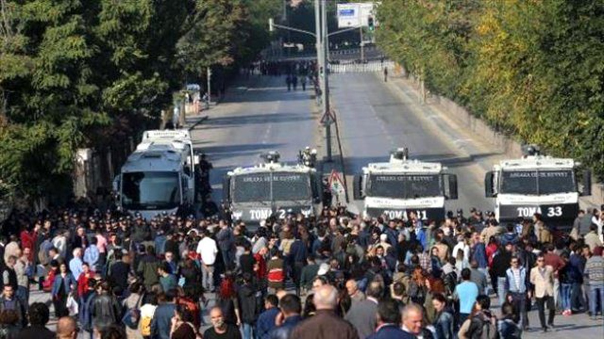 Görüntülü Haber)ankara\'da Gar Saldırısı Kurbanları Anıldı 2