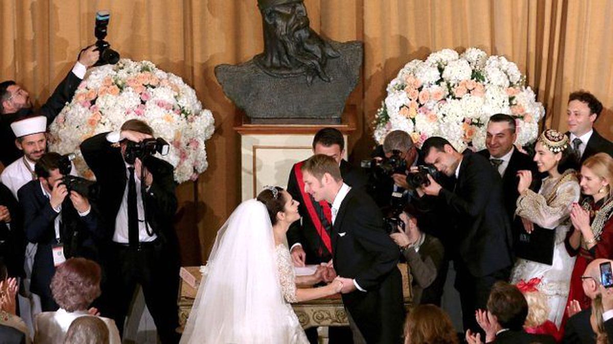 Görüntülü Haber) Tiranda Gerçekleşen Düğünde, Arnavutluk Prensi 2. Leka Zogu ile Elia Zaharia...