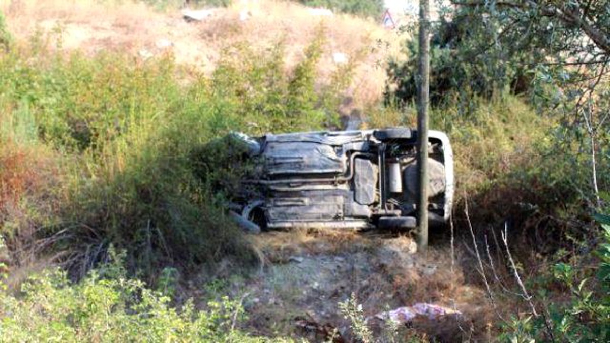 Haymana\'da Otomobil Şarampole Yuvarlandı: 5 Yaralı