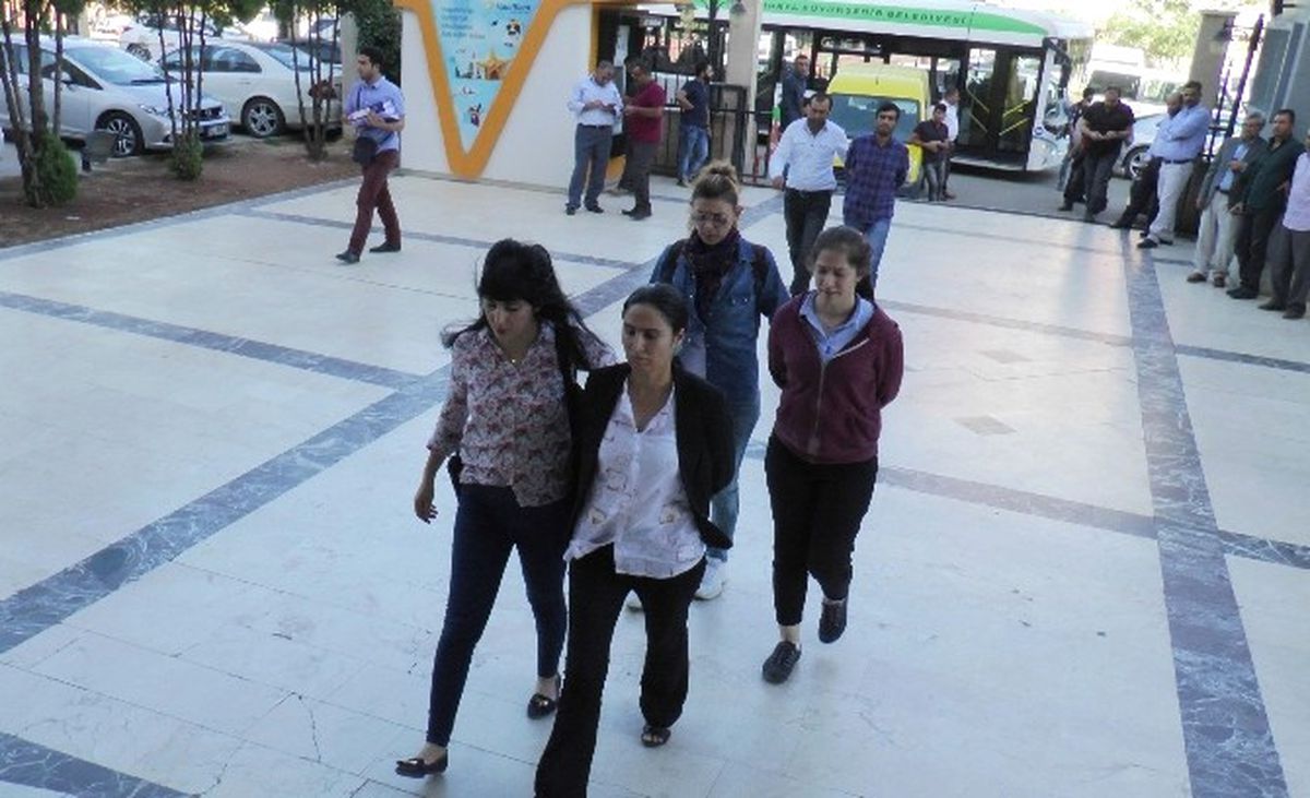 Hdp Şanlıurfa İl Eş Başkanı Adliyeye Sevk Edildi