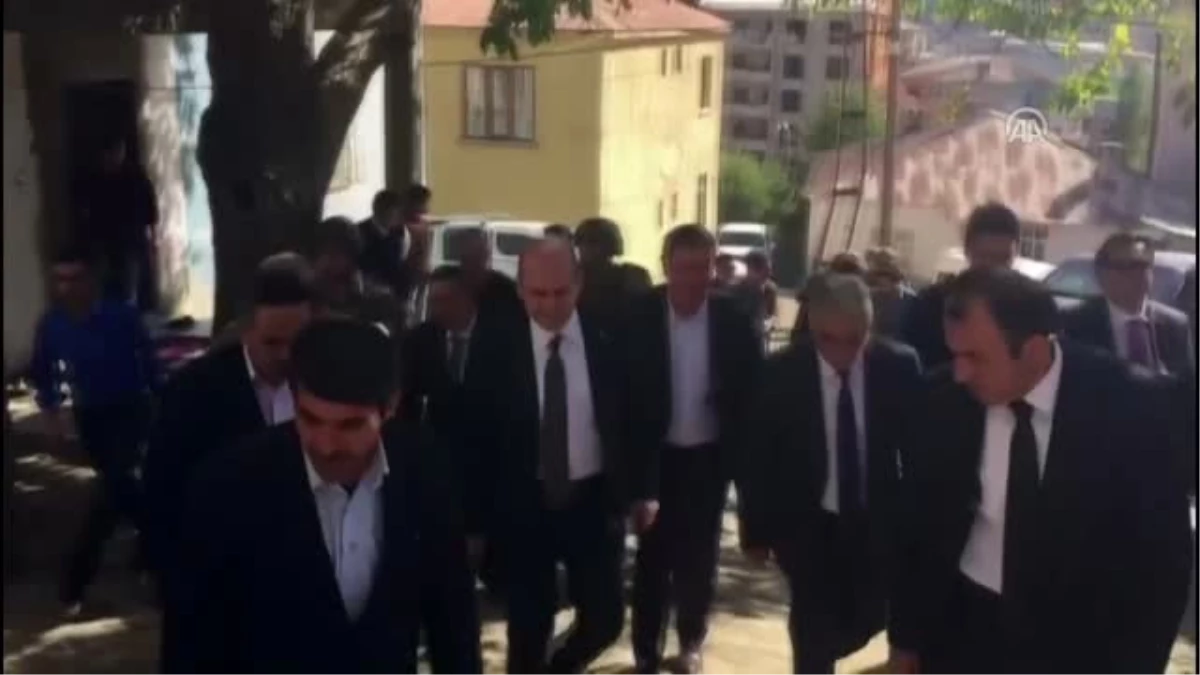 İçişleri Bakanı Soylu, Ahmet Budak\'ın Ailesine Taziye Ziyaretinde Bulundu