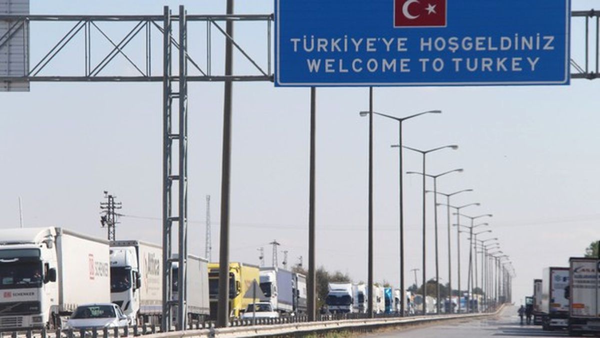 Kapıkule\'de 8 Kilometrelik Tır Kuyruğu Oluştu