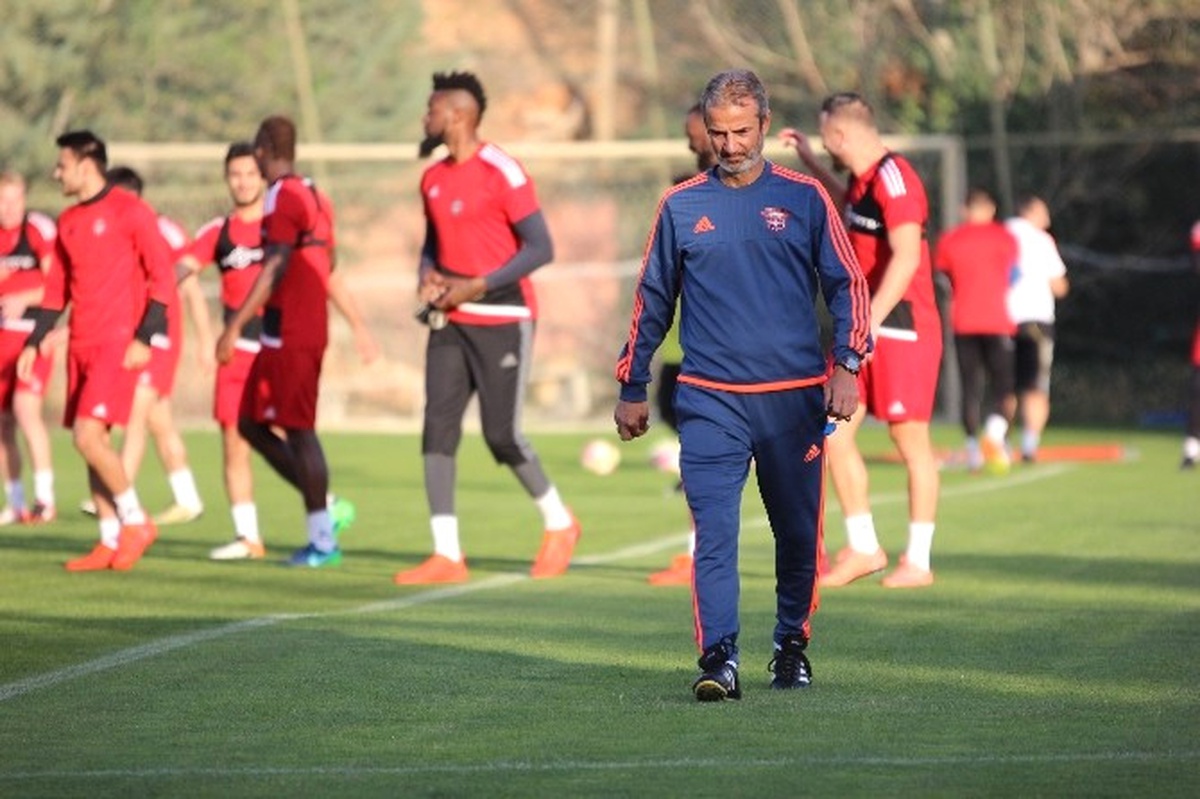 Kartal: "Milli Takımda Bazı Şeyler Tekrar Gözden Geçirilmeli"
