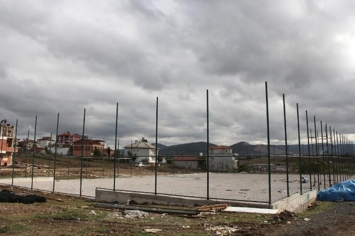 Kavak\'ta Halı Saha Çalışmaları Hız Kazandı