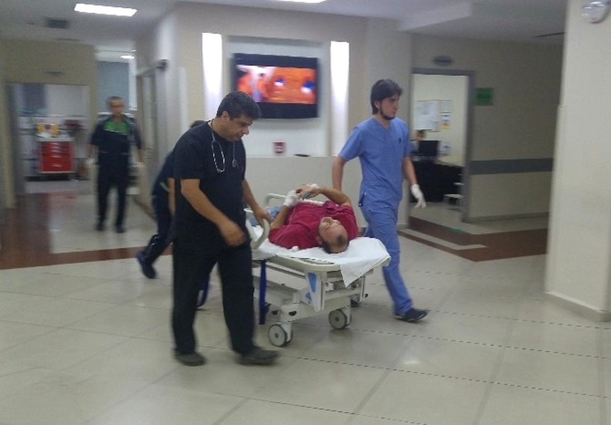 Kavga Ettiği 2 Kişiyi Silahla Yaralayıp Kaçtı