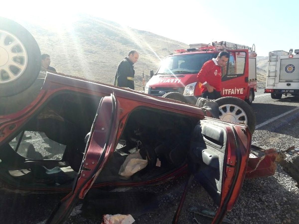 Malatya-Çelikhan Yolunda Kaza: 2 Yaralı