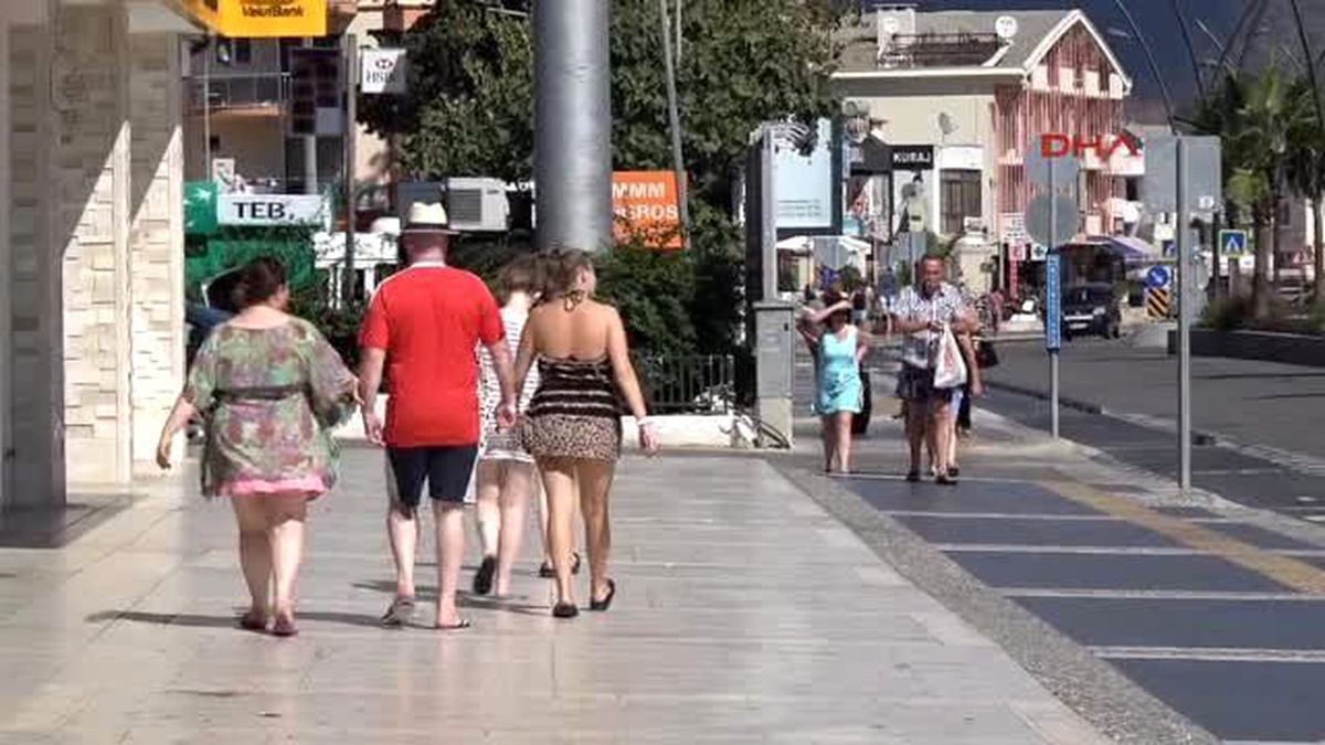 Marmaris\'te Güzel Hava Plaj ve Sokakları Renklendirdi