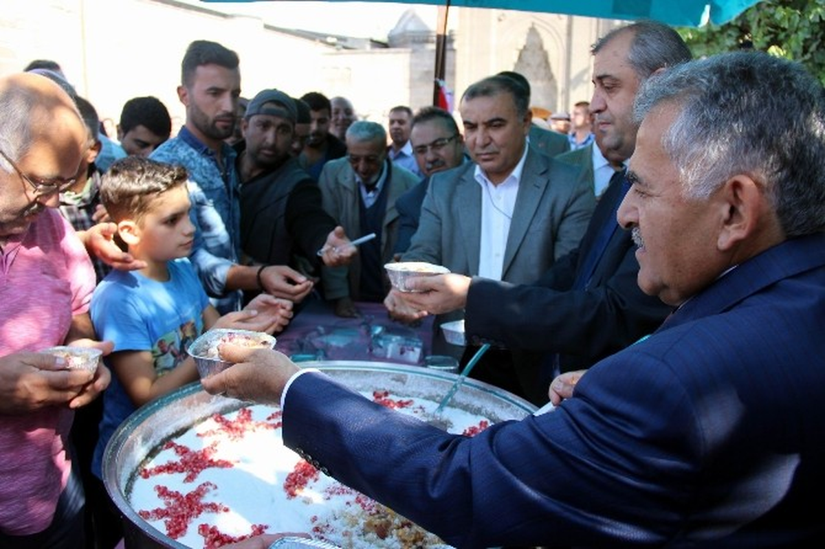 Melikgazi Belediyesi\'nden Aşure İkramı