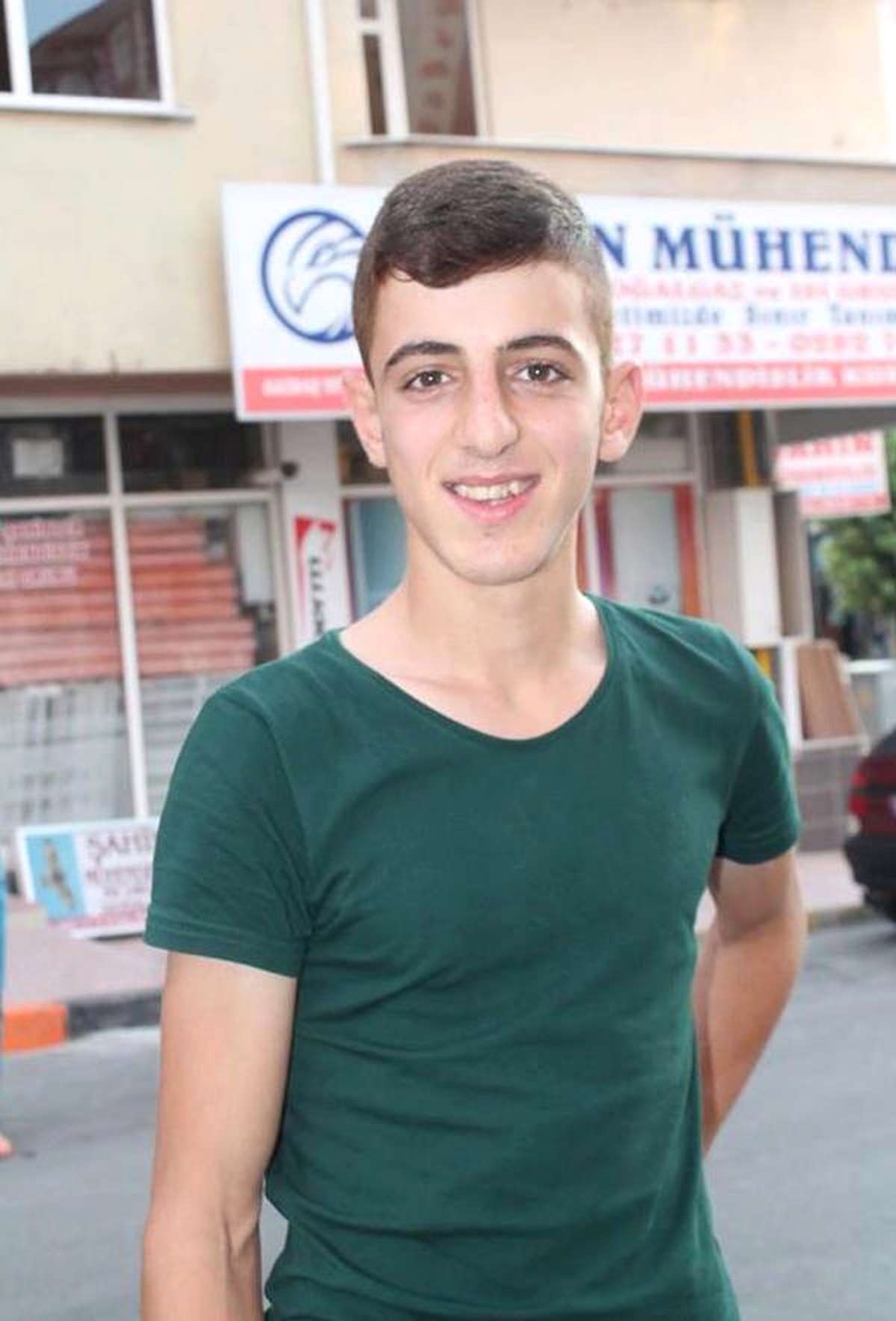 Motosikletiyle Otomobile Çarpan Genç Öldü