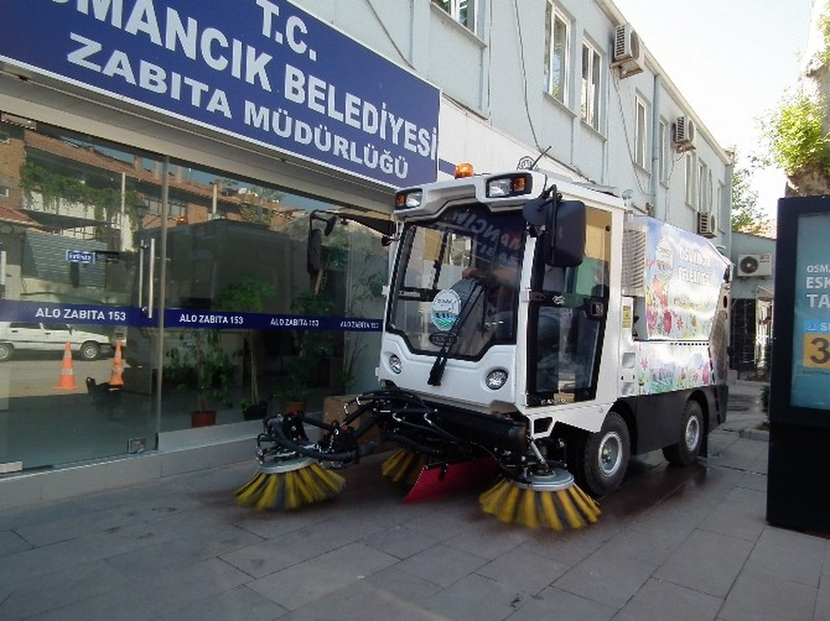 Osmancık Belediyesi\'ne Yol Süpürme Aracı