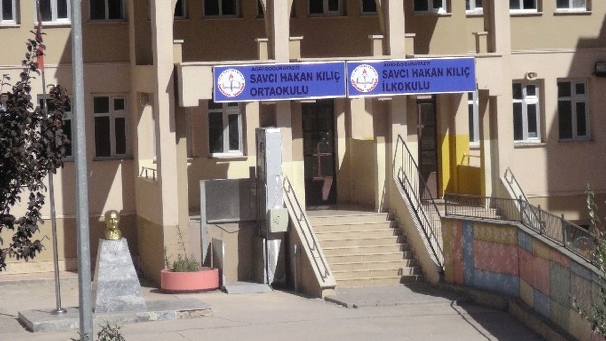 Sandviçten Zehirlendiği İddia Edilen Öğrenci Öldü