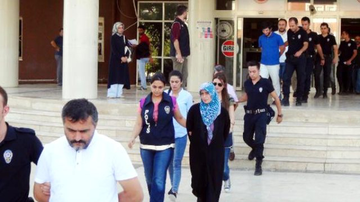 Şanlıurfa\'da Fetö\'den Gözaltına Alınan Sağlıkçılar Adliyede