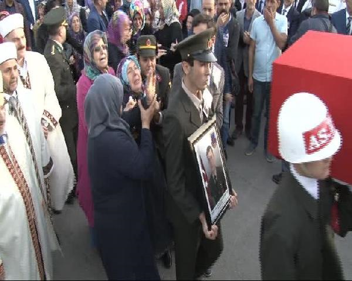 Şemdimli Şehidi Ercan Bayraktar Pendik\'te Son Yolculuğuna Uğurlandı