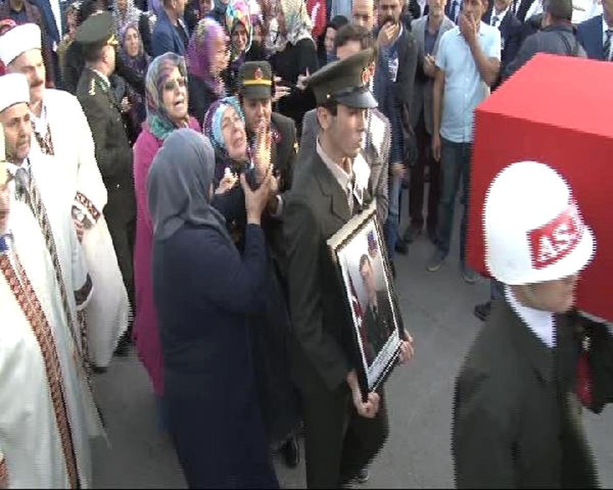 Şemdinli Şehidi Ercan Bayraktar Pendik\'te Son Yolculuğuna Uğurlandı(Yeniden)