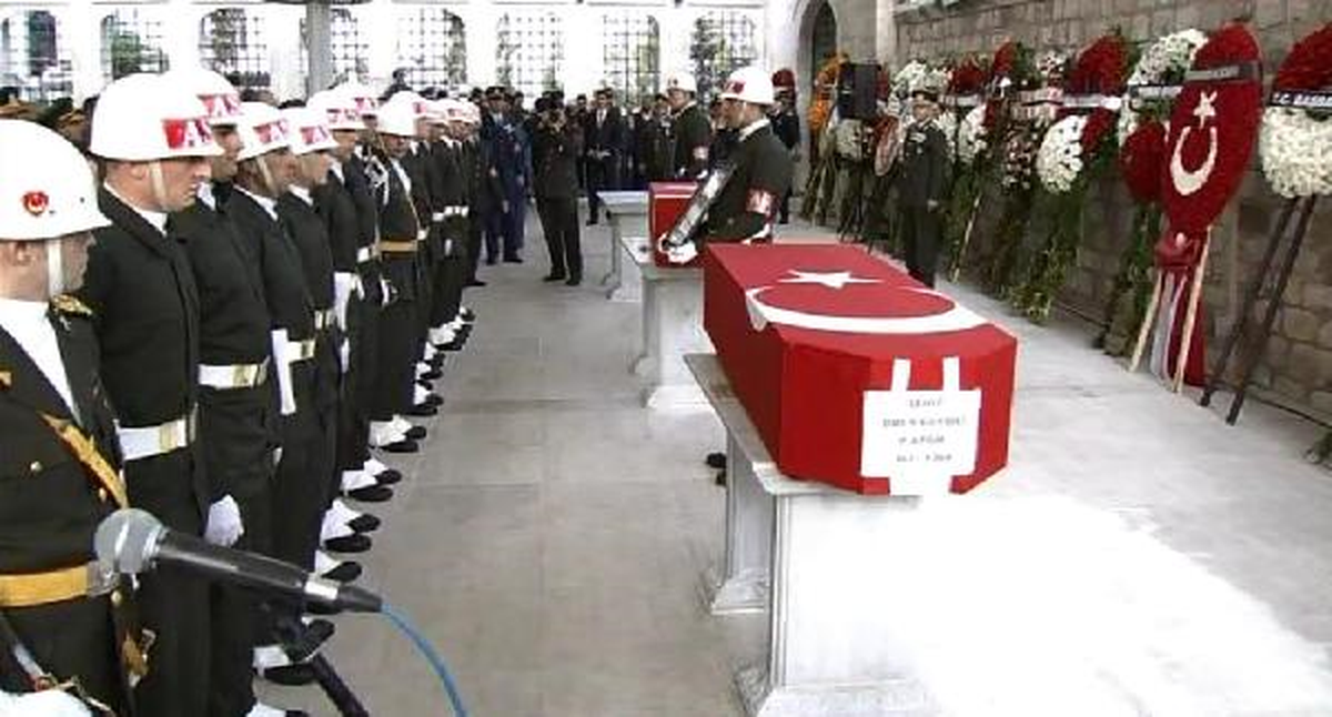 Şemdinli Şehitlerinden İkisi Fatih Camii\'nden Son Yolculuğuna Uğurlanıyor(1)