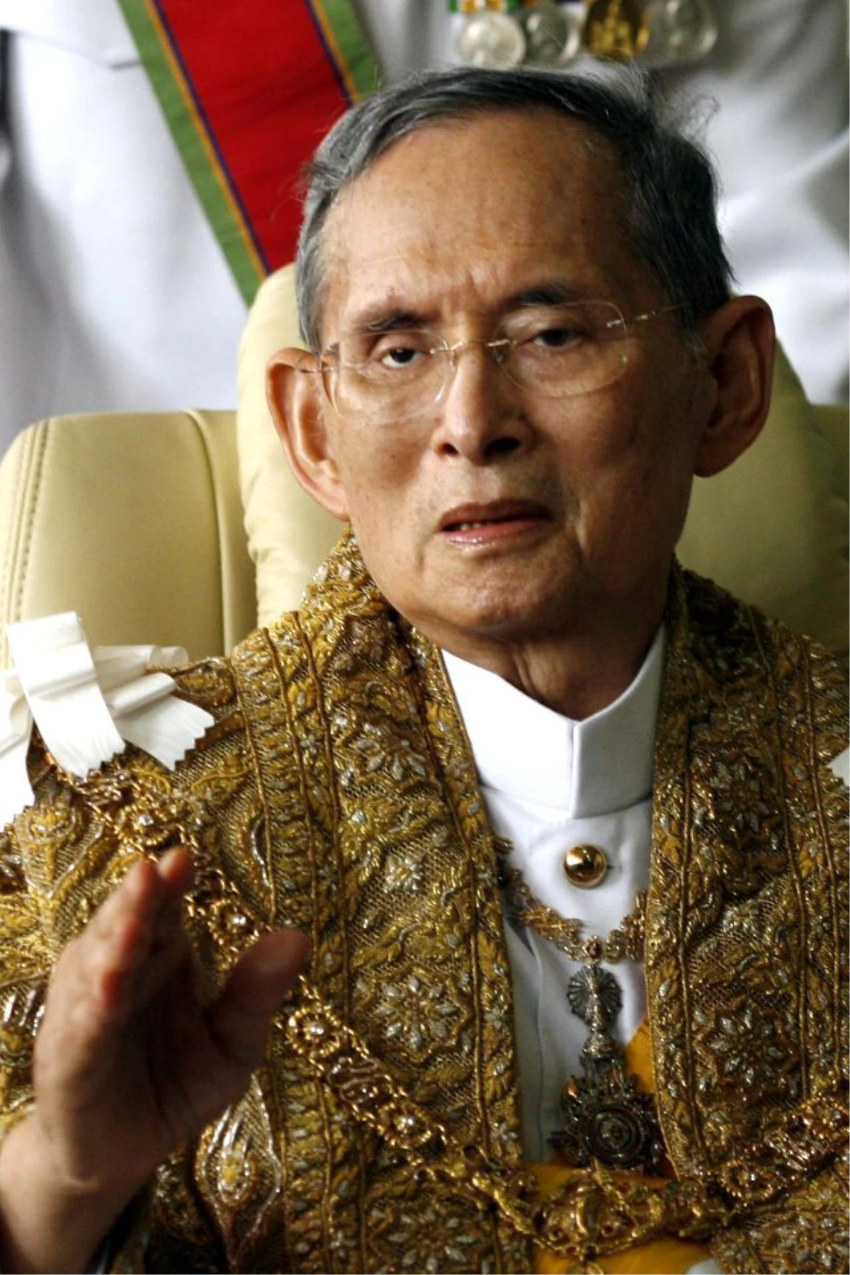 Tayland Kralı Bhumibol Tedavi Altında