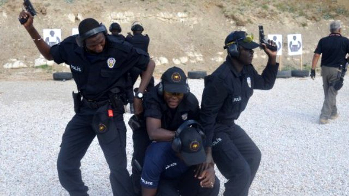 Tika\'dan Gambiyalı Polislere Eğitim Desteği