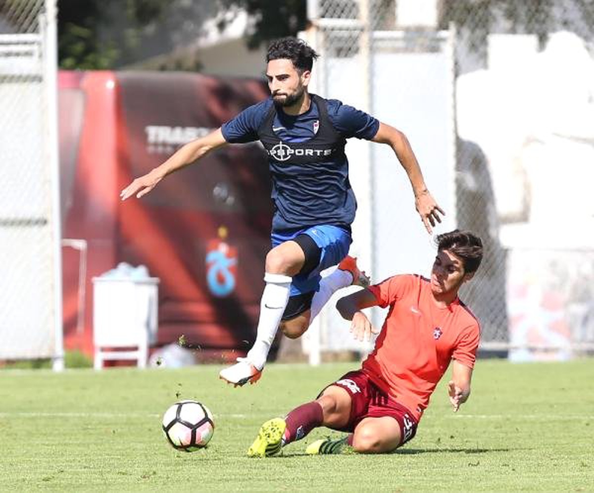 Trabzonspor Altyapı Oyuncuları Abilerine Taş Çıkardı