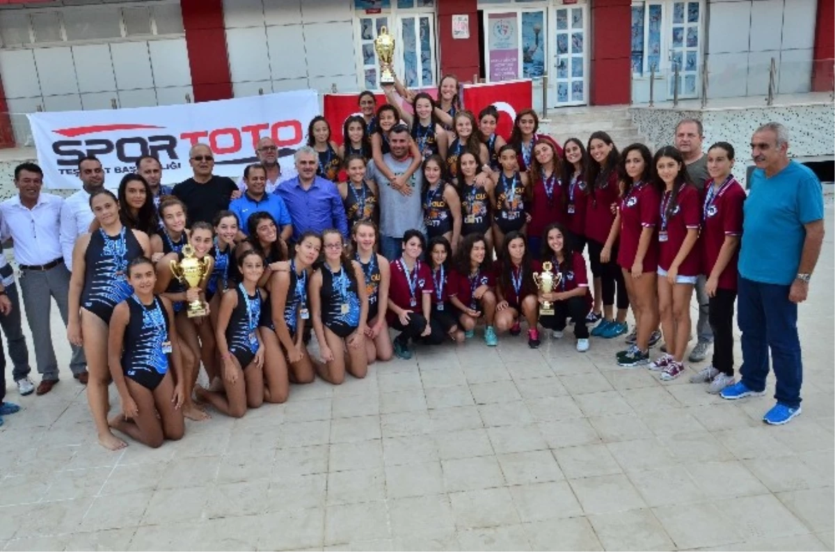 U17 Bayanlar Federasyon Kupası İzmir Esti\'nin