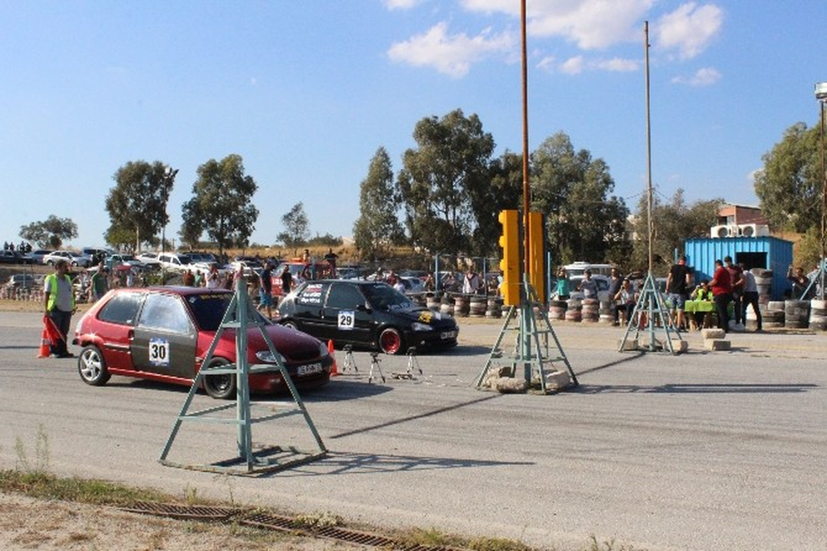 Ülkü Yarış Pisti\'nde Oto Drag Heyecanı