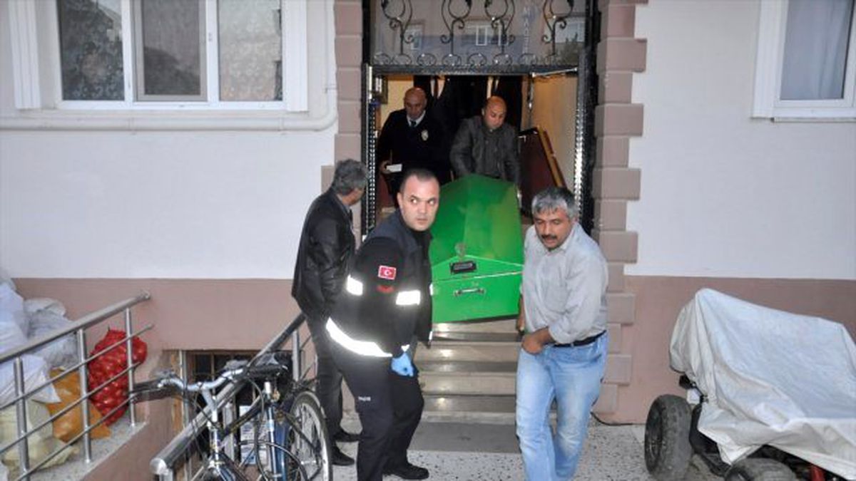 Evinde Çıkan Yangında Öldü