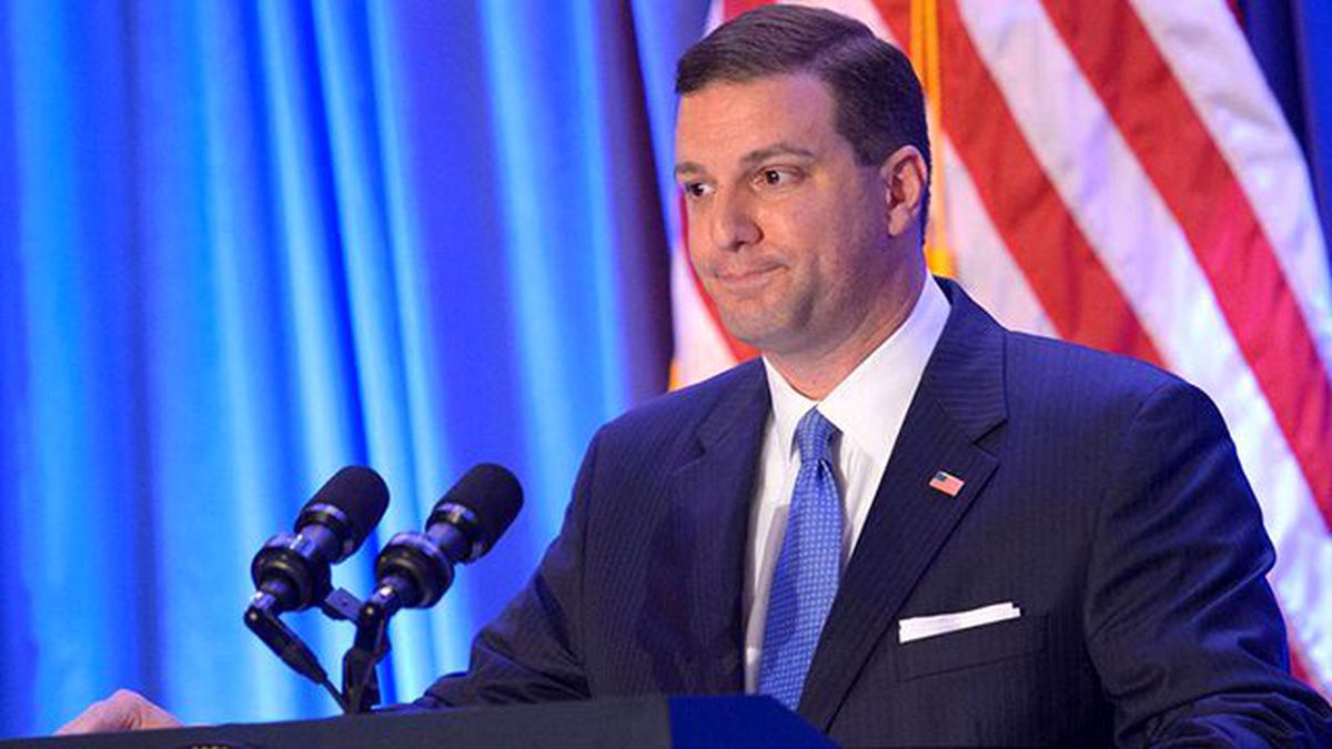 Amerikalı Ünlü Politikacı Yenni 17 Yaşındaki Erkek Çocukla İlişkisini İtiraf Etti