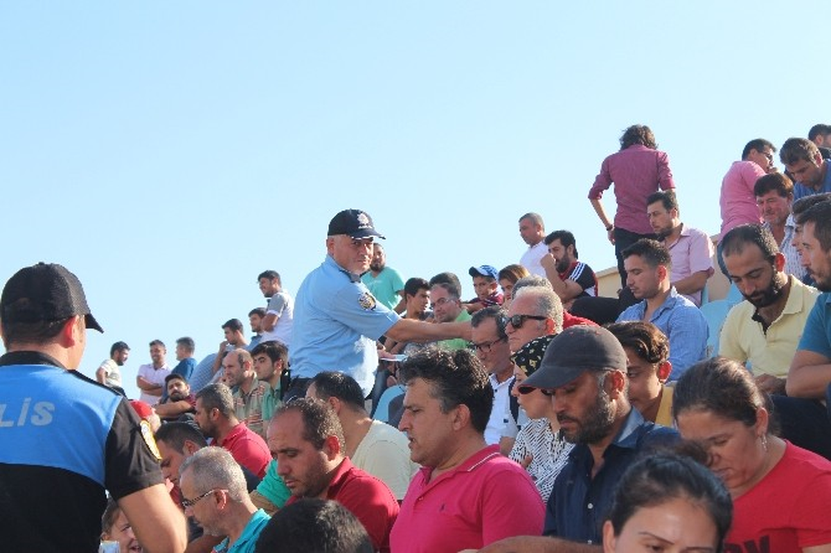 Anamur\'da Taraftarlar Bilinçlendiriliyor