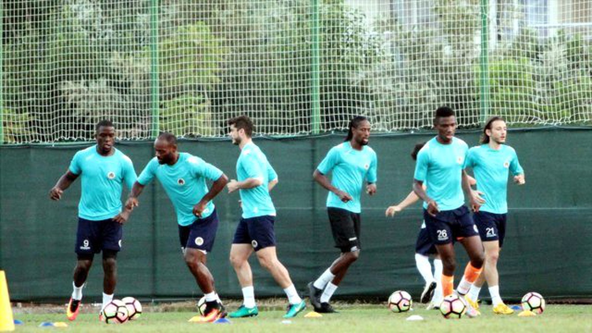 Fenerbahçe\'de Aytemiz Alanyaspor Maçı Hazırlıkları