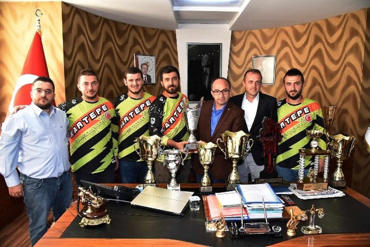 Başkan Üzülmez, Motosiklet Kulübü Başkanı ve Yönetimini Ağırladı