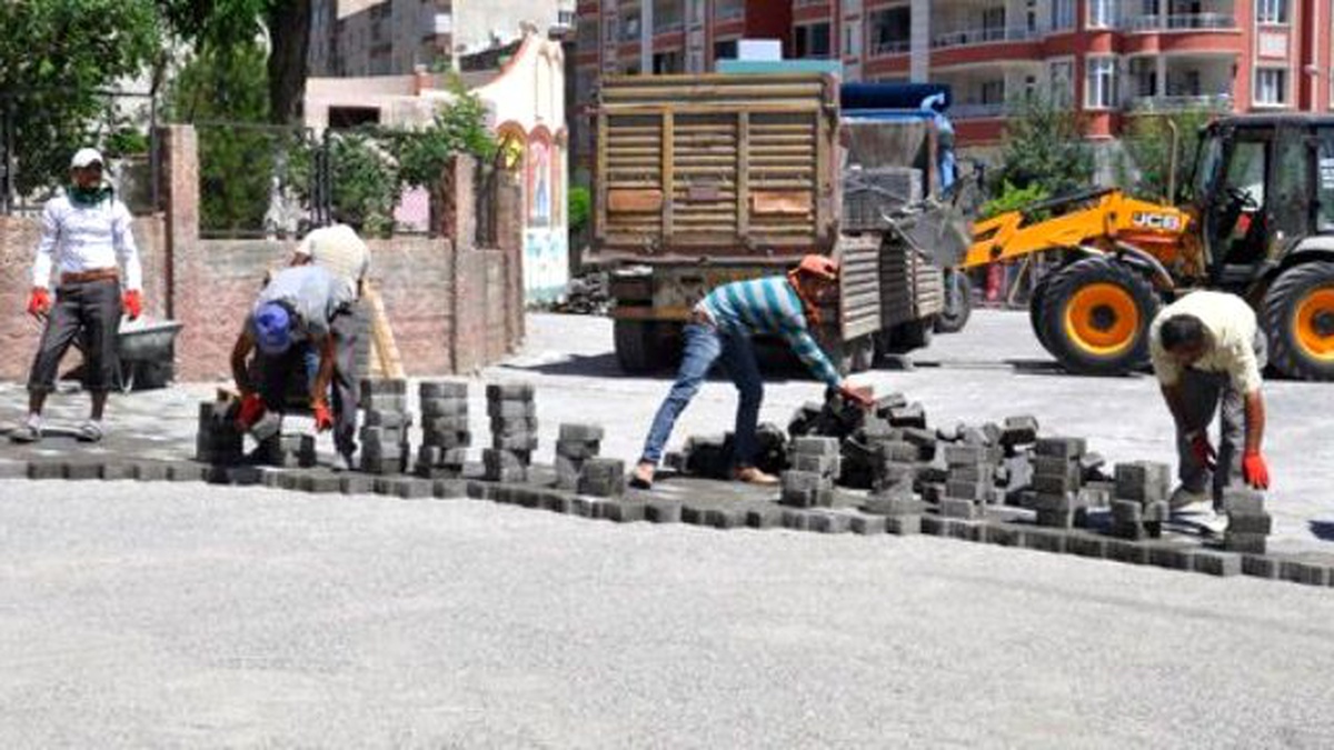 Bitmek Bilmeyen Yol Çalışmasına Esnaftan Kemençeli, Türkülü Tepki