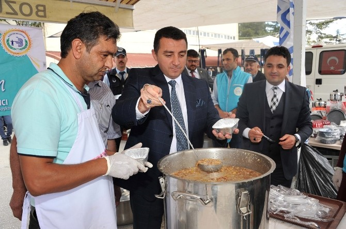 Bozüyük Belediyesi\'nden 13 Bin Kişilik Aşure İkramı