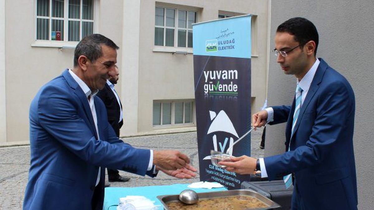 CLK Uludağ Elektrik aşure günü, müşterilerinin ağzını tatlandırdı