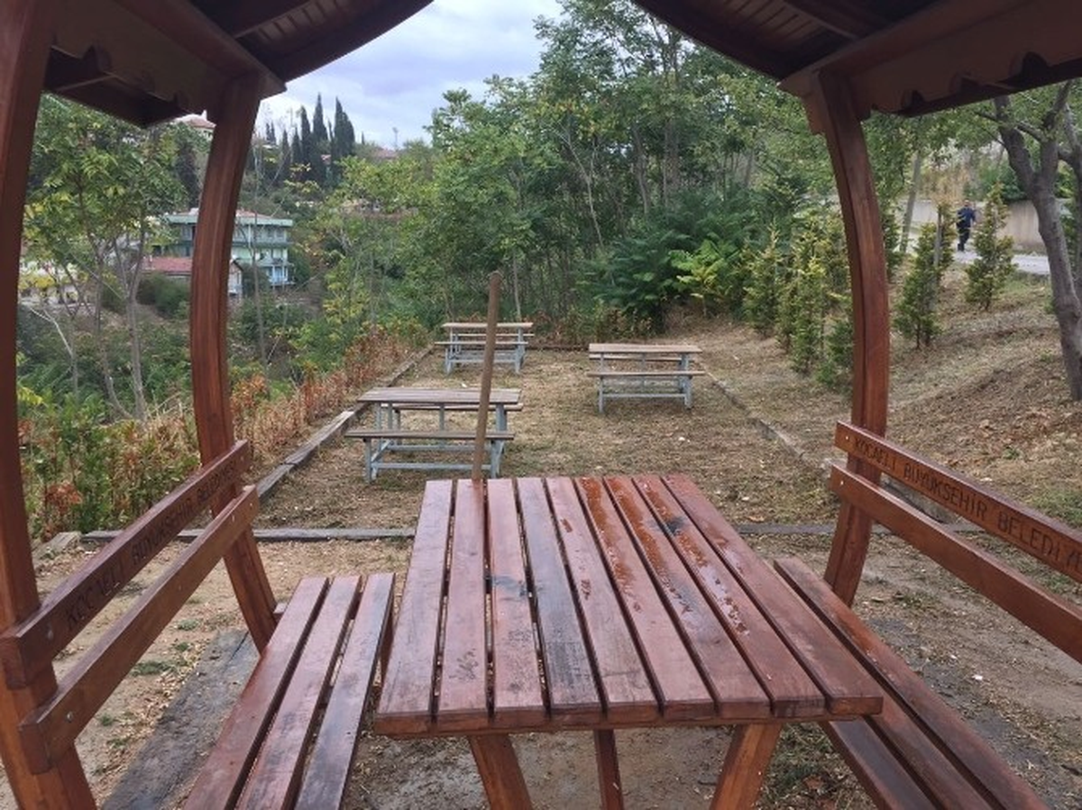 Dilovası\'nda Park ve Bahçeler Yenileniyor