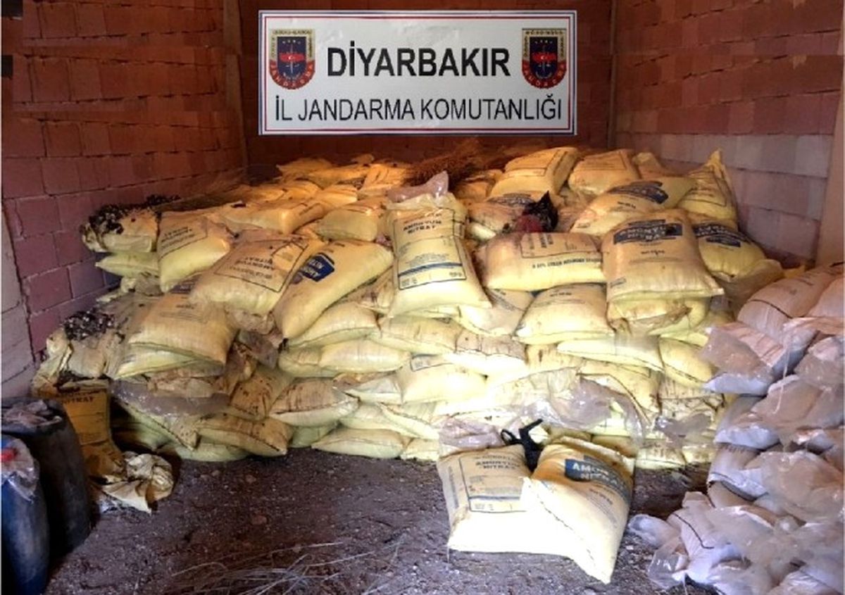 Diyarbakır\'da 20 Ton Amonyum Nitrat Ele Geçirildi