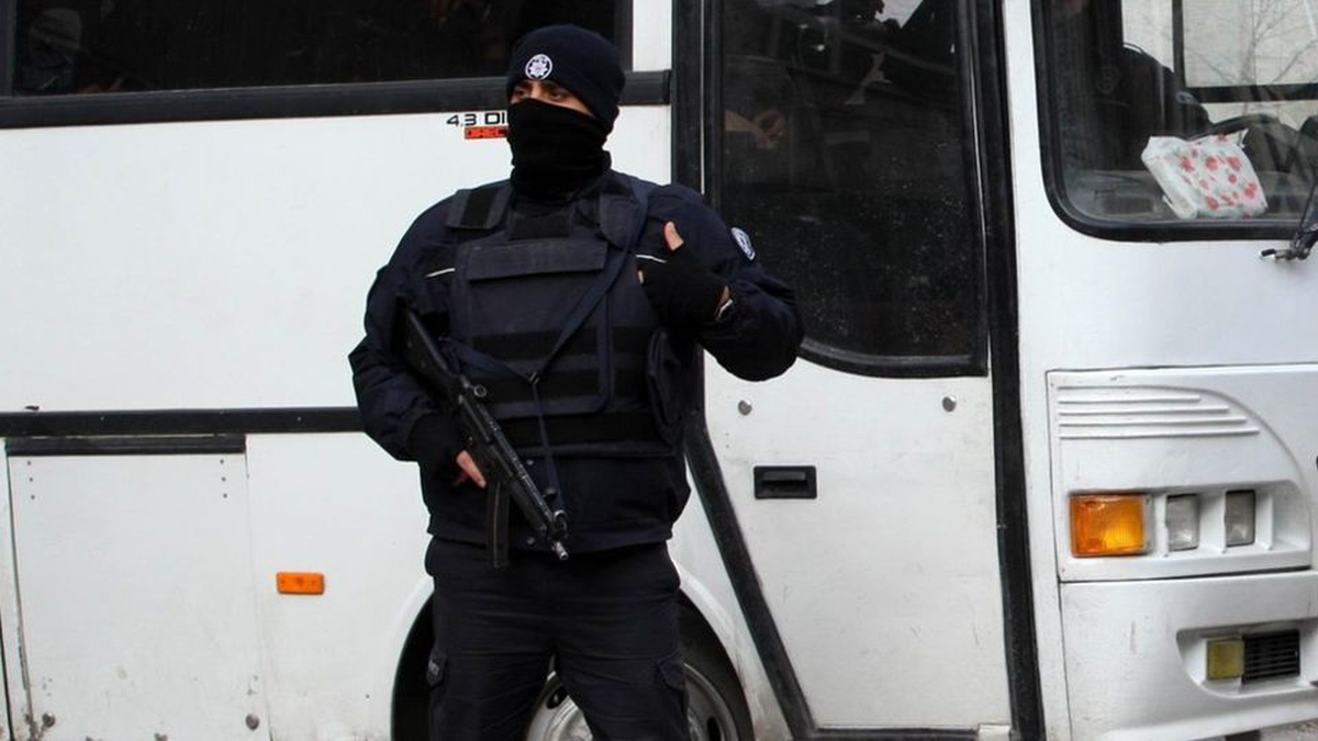 Diyarbakır\'da Hdp ve Dbp\'ye Operasyon