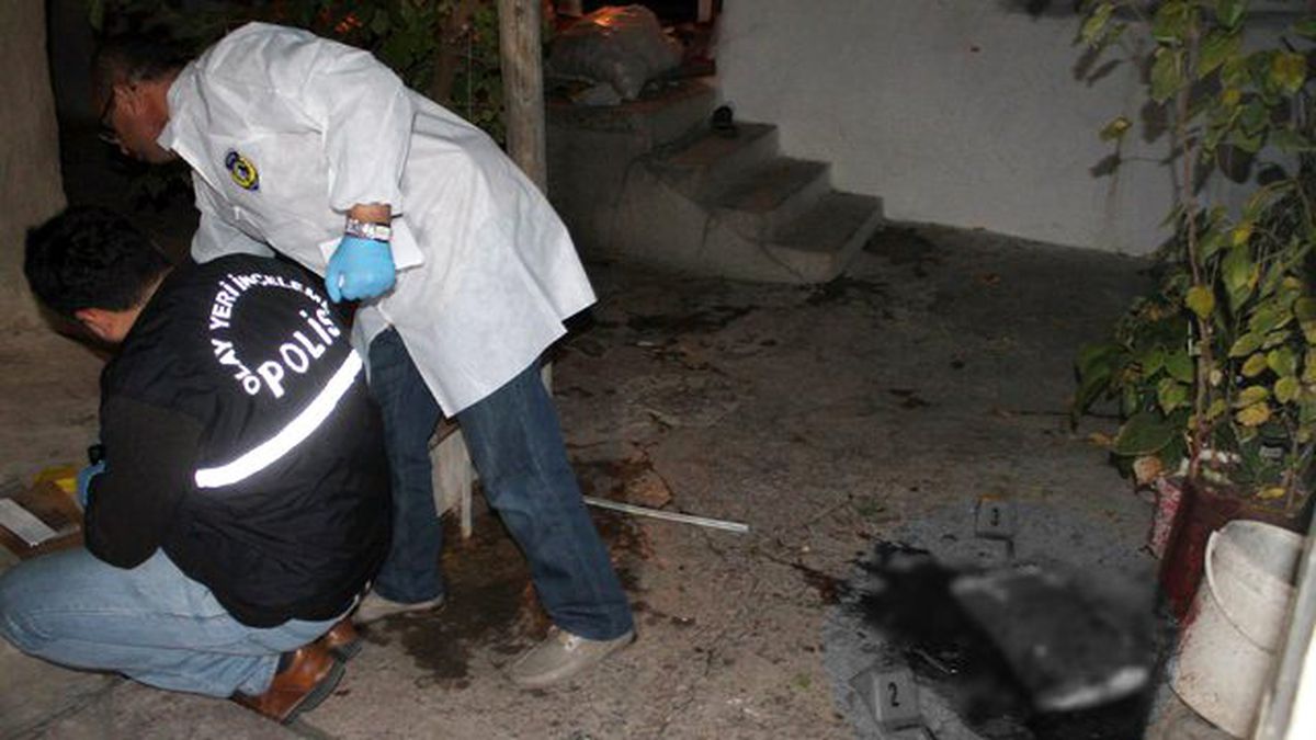 'Evden Çık' Diyen Kuzenini Silahla Öldürdü