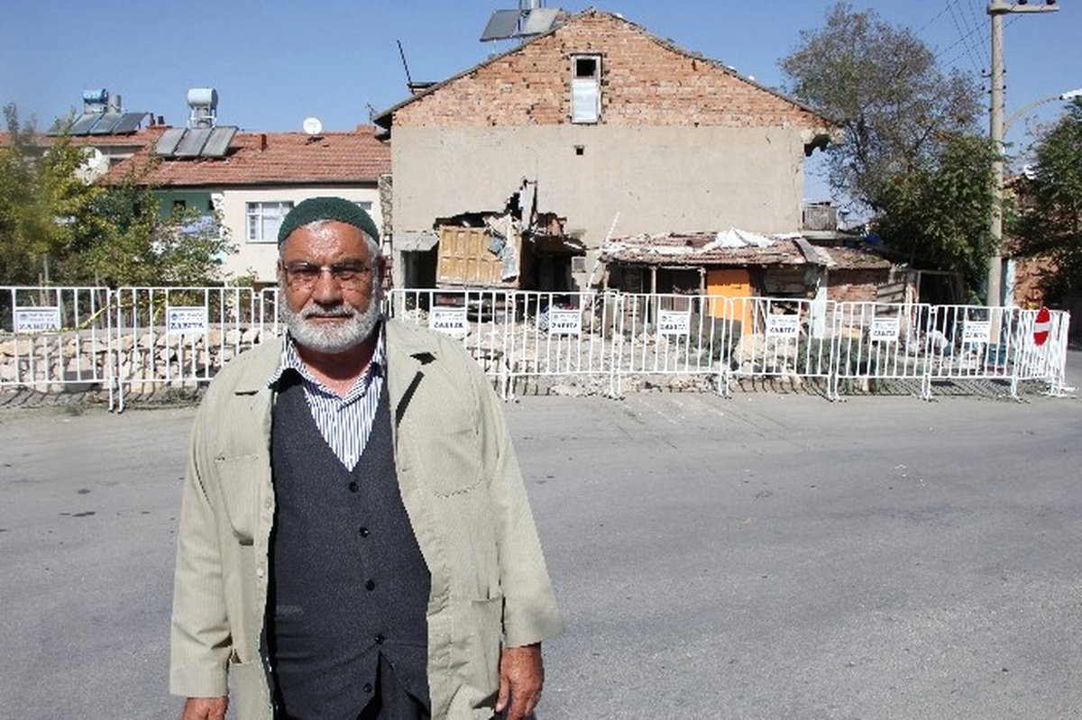 Evin İçerisine Giren Kamyon 4 Gündür Çıkarılmadı