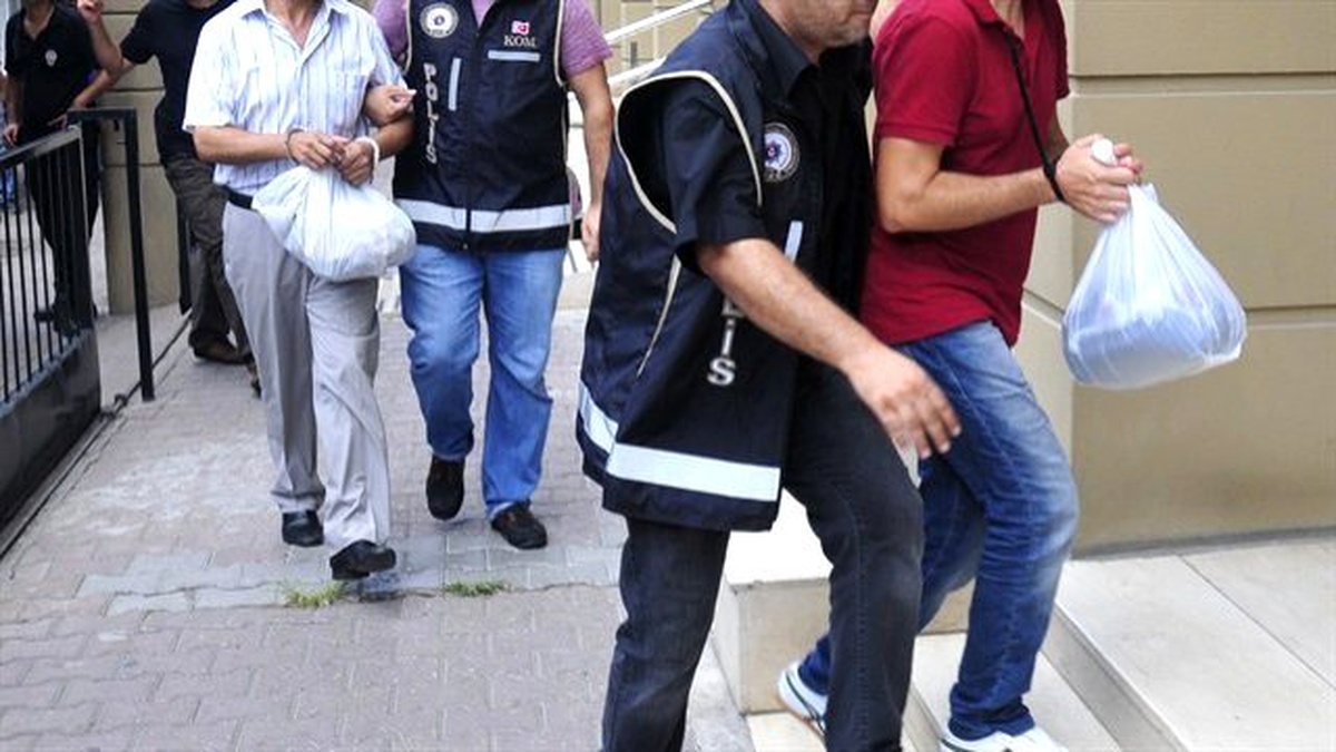 Görüntülü Haber) Adana\'da Fetö/pdy Operasyonu: 17 Gözaltı