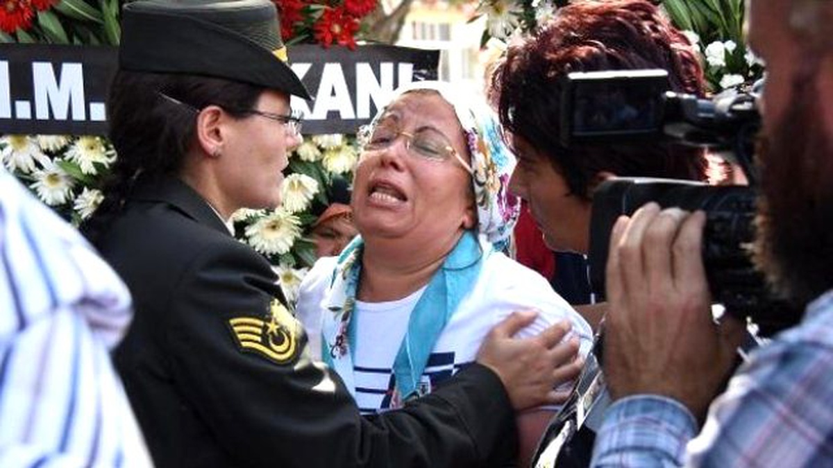 Görüntülü Haber) Alaşehirli Şehit Onbaşı Evren Kara Gözyaşlarıyla Uğurlandı (2)