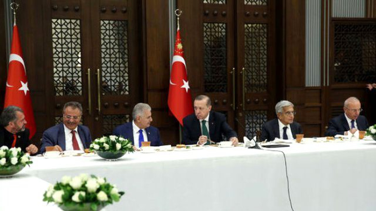 Görüntülü Haber) Erdoğan, Beştepe\'de Muharrem Ayının 10\'uncu Gününde İftar Verdi (2)