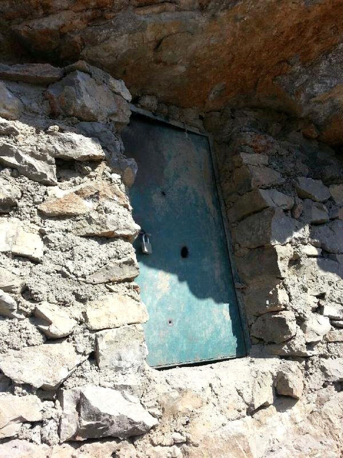 Görüntülü Haber) Hakkari\'de PKK\'nın Çelik Kapılı, Fanlı Mağarası