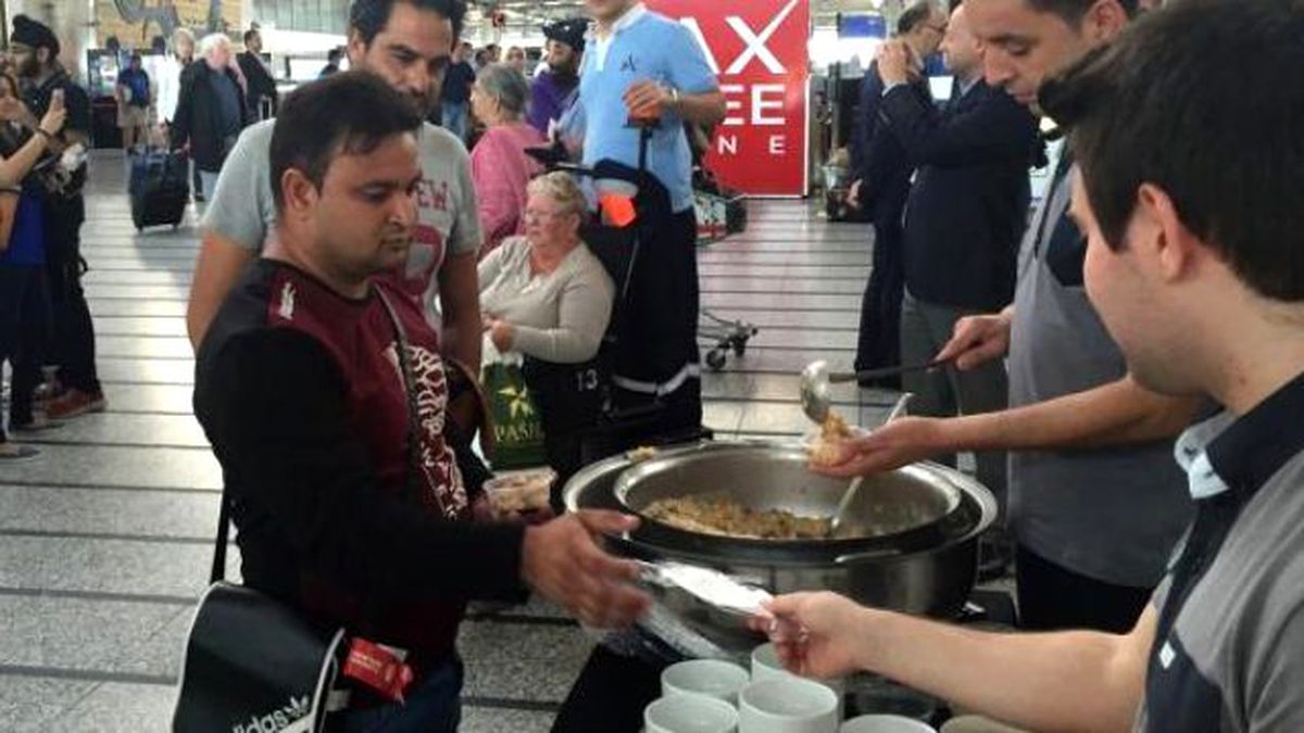 Havalimanında Yolculara Aşure İkramı