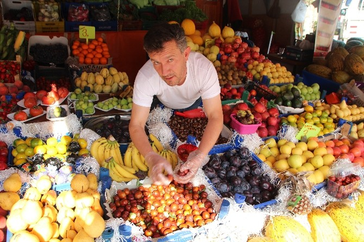 Hünnap Meyvesi Bilecik\'teki Tezgahlarda da Yerini Aldı