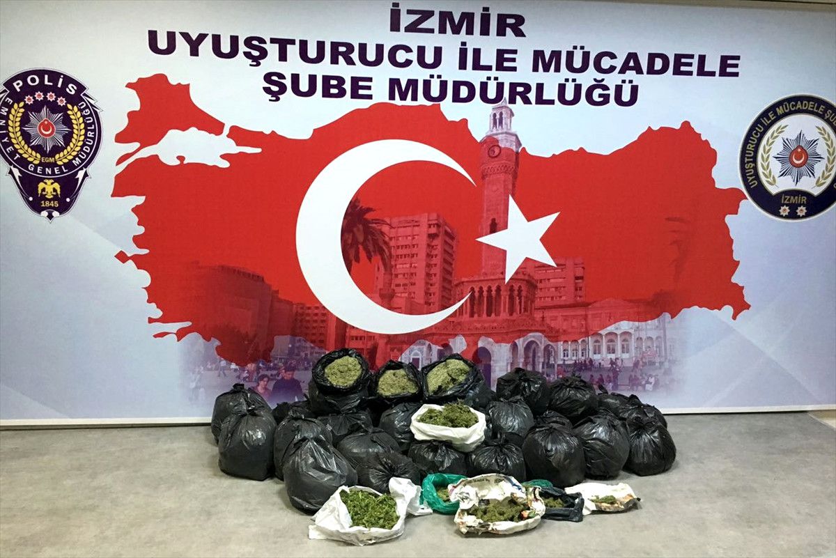 İzmir\'de Uyuşturucu Operasyonu