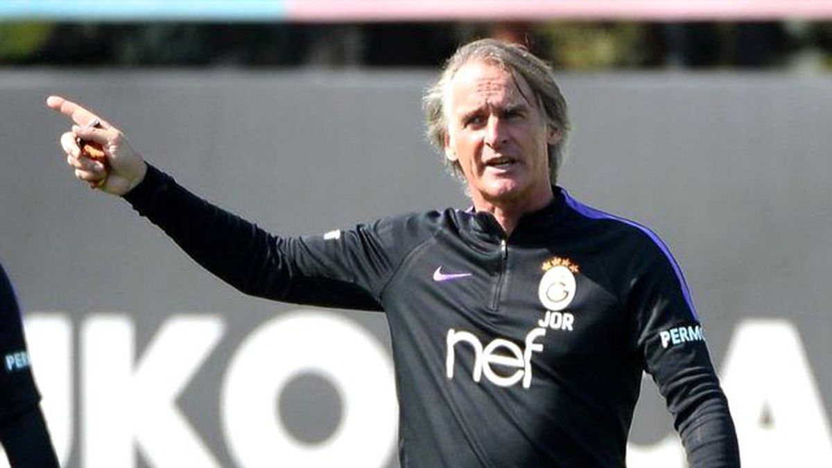 Jan Olde Riekerink, U19 Takımını Çalıştırdı