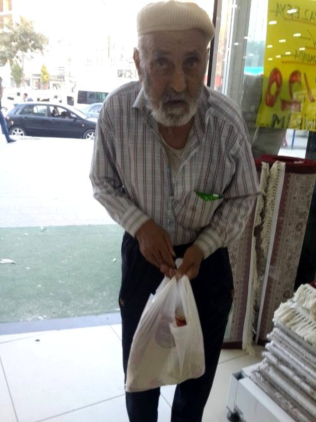 Kaybolmasına Diye Sırtında Adresi İle Dolaşıyor