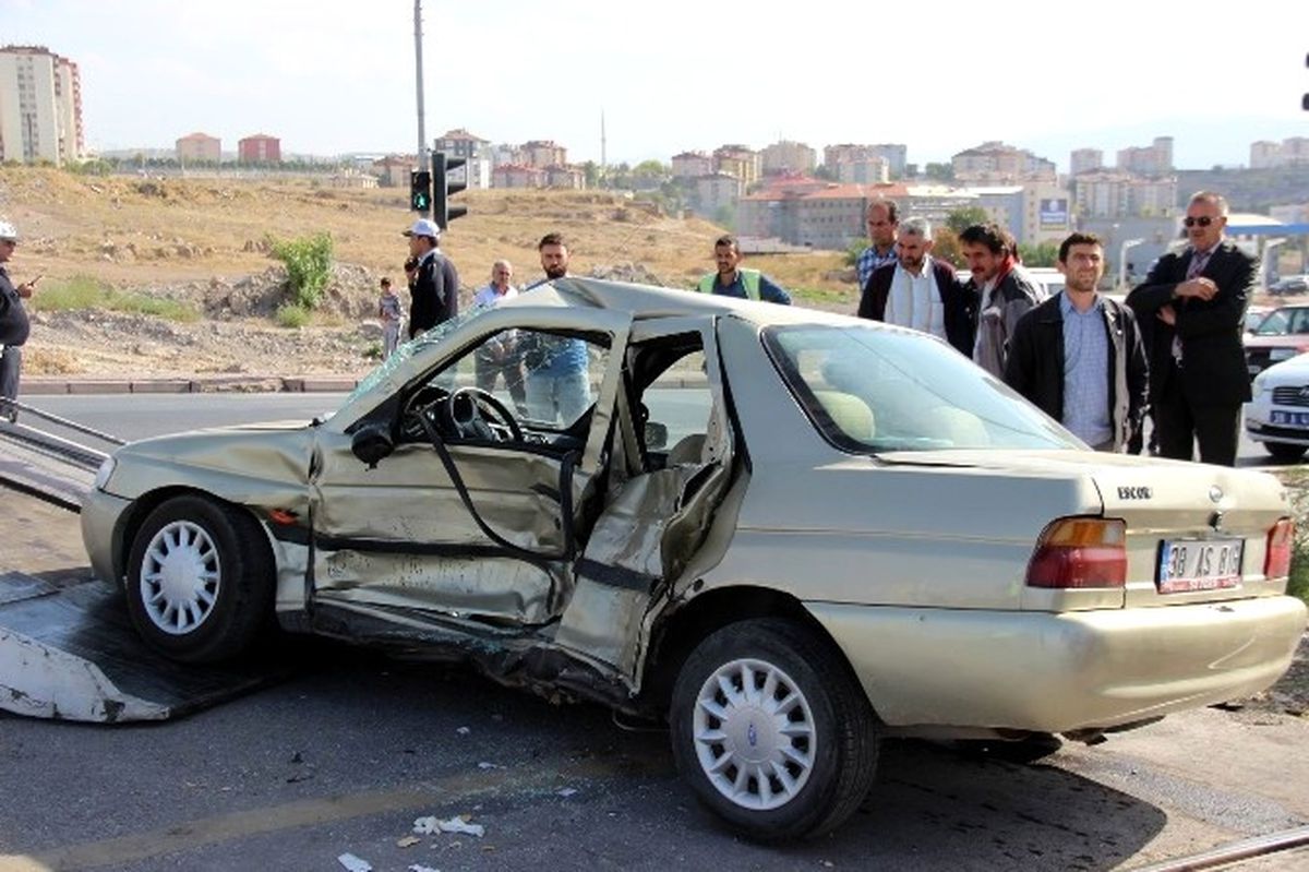 Kayseri\'de Trafik Kazası: 8 Yaralı