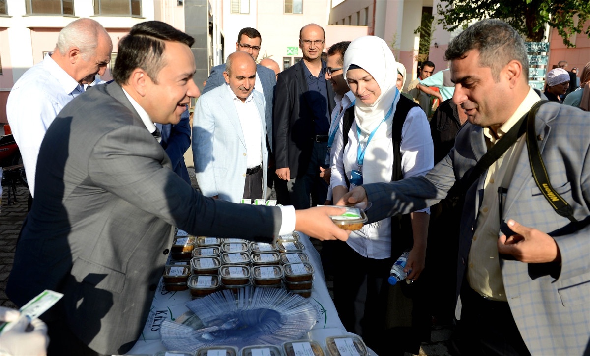 Kilis Belediyesinden Vatandaşlara Aşure İkramı