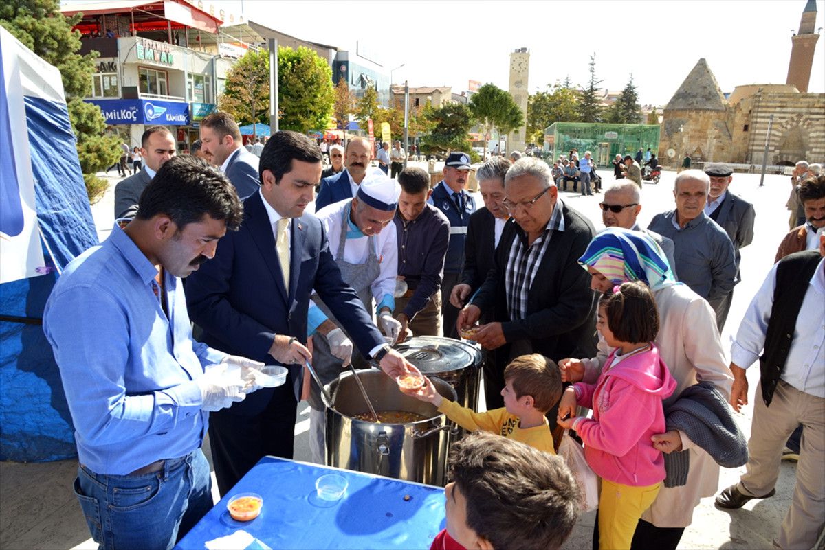 Kırşehir Belediyesi Aşure Dağıttı
